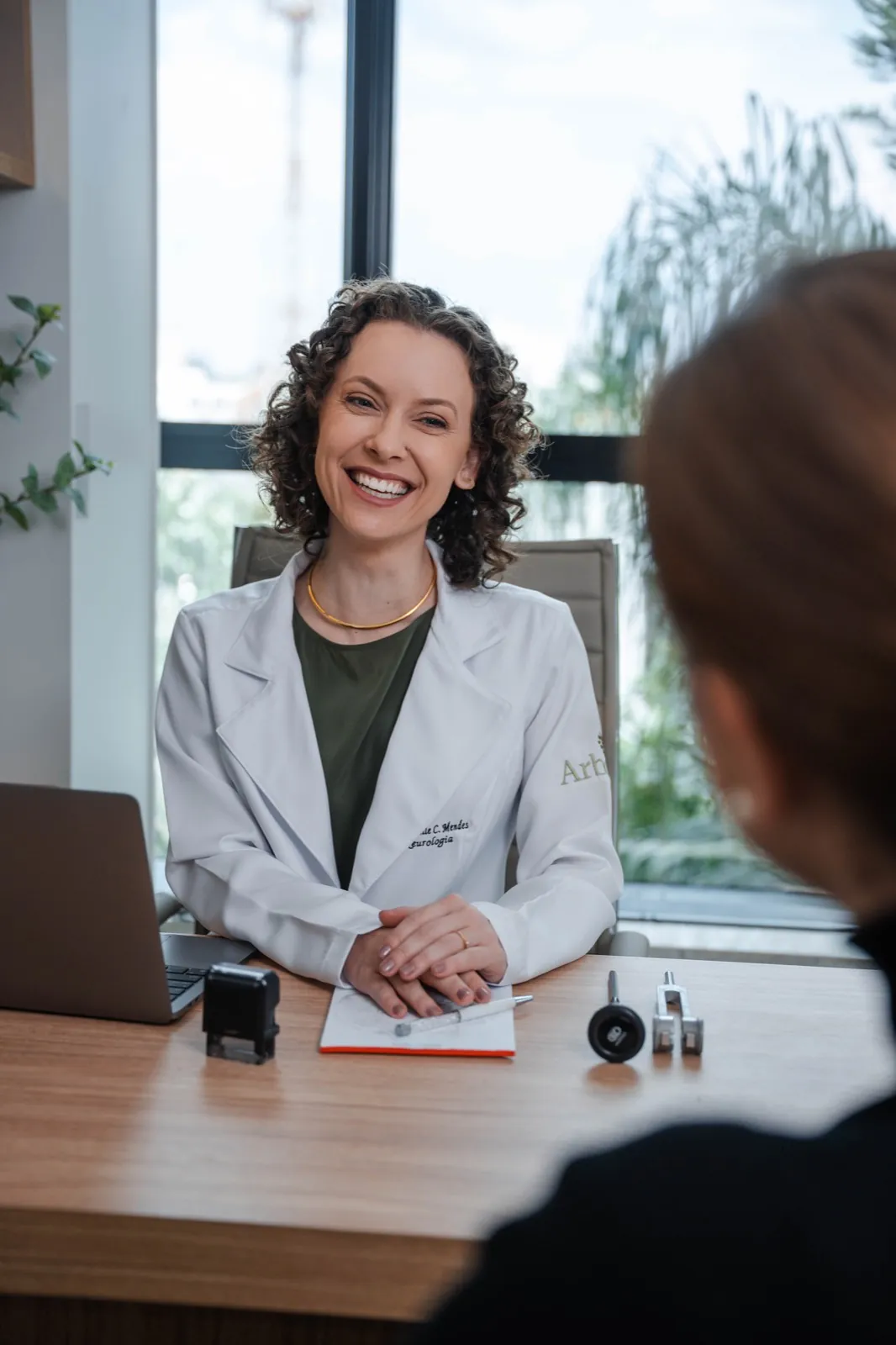 Dra. Danielle Cristina Mendes, neurologista em Curitiba